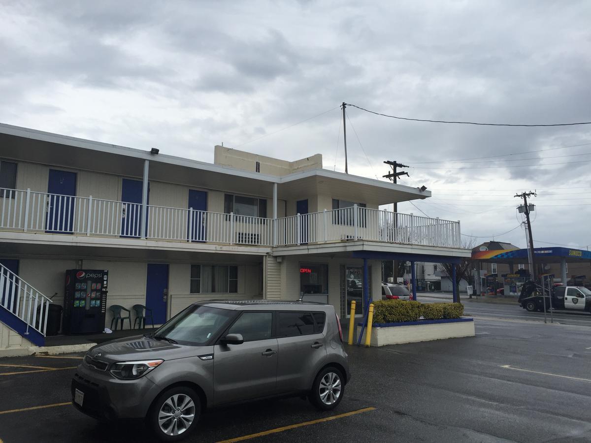 El Rancho Inn Motel *